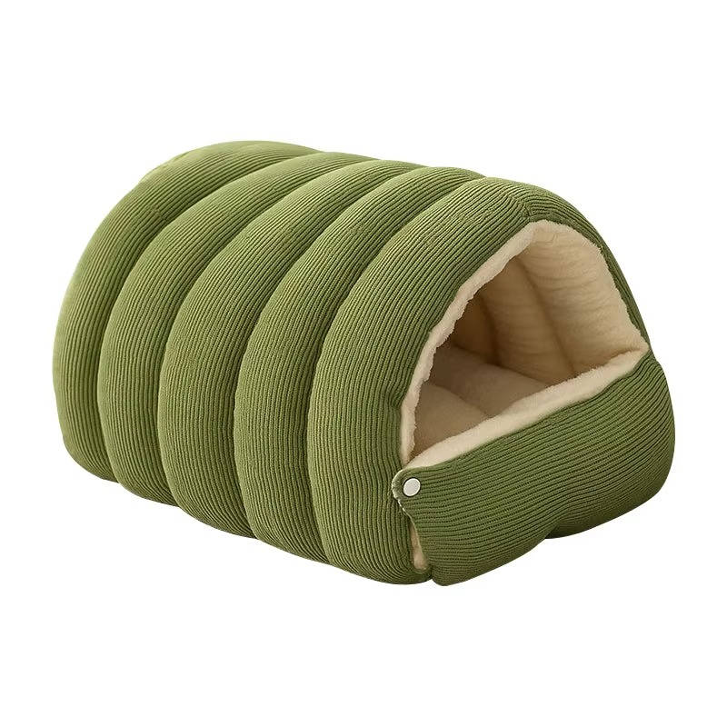 Gesloten kattenmand voor de winter met fleece en wasbare hoes