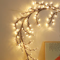 Led takkenslinger in warm wit aan de muur