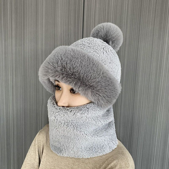 Pluche capuchonmuts met pompon en nekwarmer