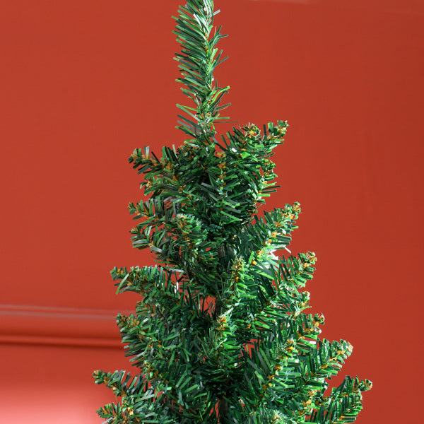 Hoge slanke groene kerstboom