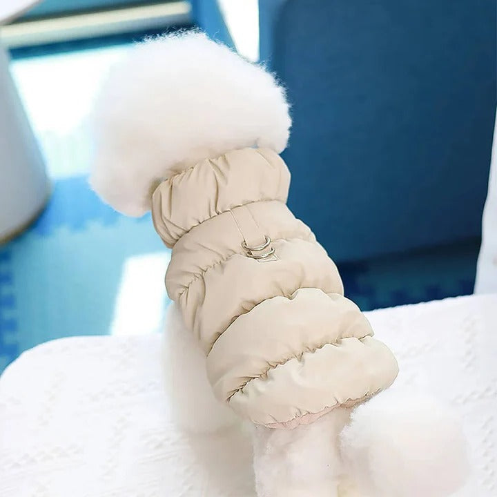 Gevoerde winterjas voor honden met riemring en hoge kraag