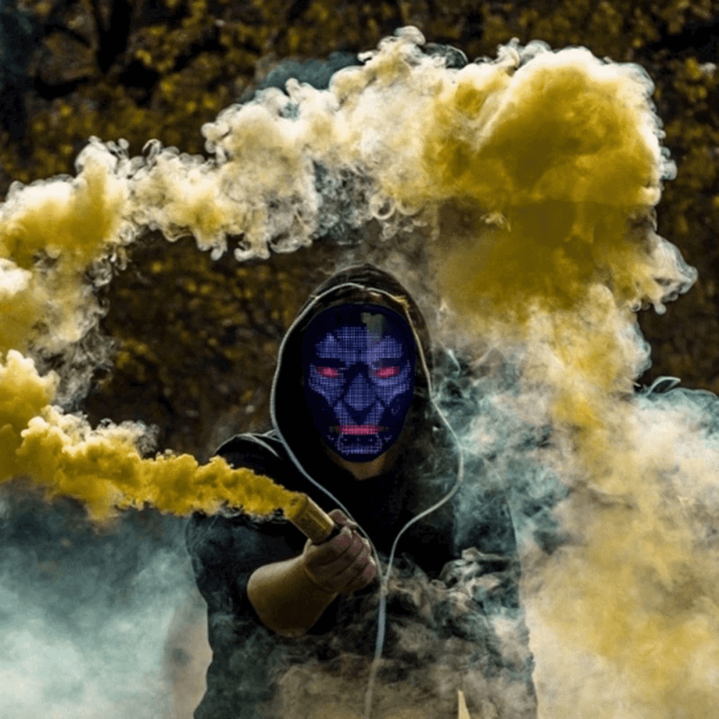 Slim ledmasker met gezichten die wisselen op muziek
