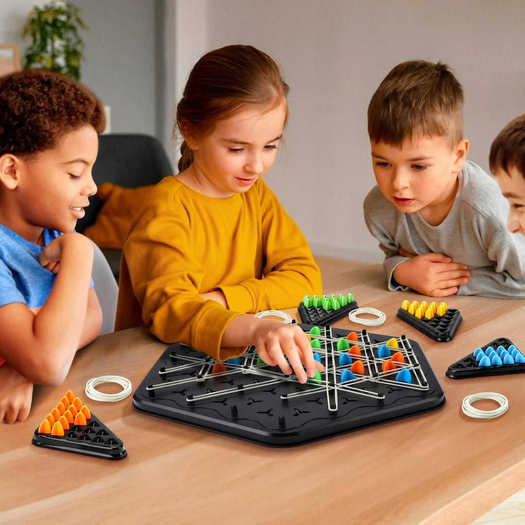 Strategisch bordspel met driehoeken voor kinderen en gezin