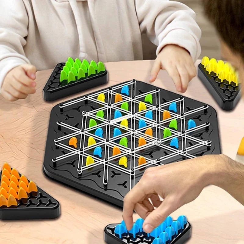 Strategisch bordspel met driehoeken voor kinderen en gezin