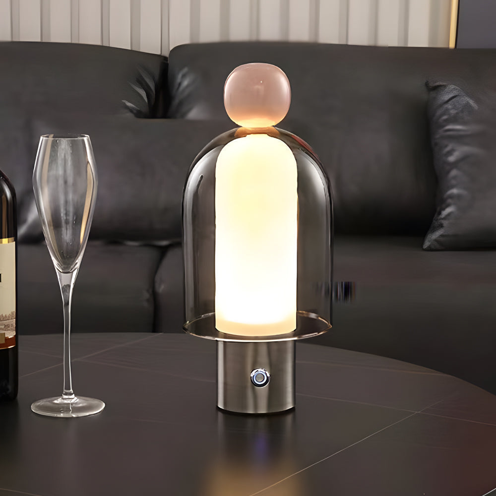 Draagbare glazen LED-tafellamp met figuursilhouet en metalen voet